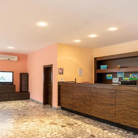 ескана Hotel 2*