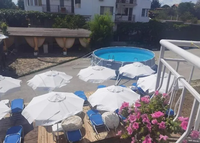 ескана Szálloda 2*